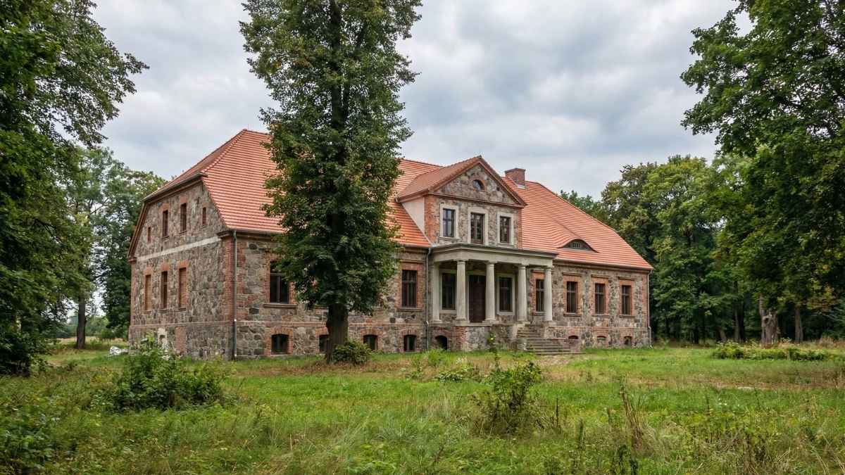 Former Prussian Manor, Dobrowo, Poland