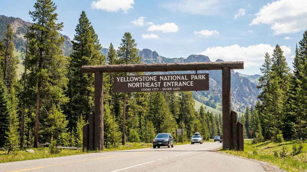 Yellowstone National Park — Northeast Entrance (Cooke City–Silver Gate)