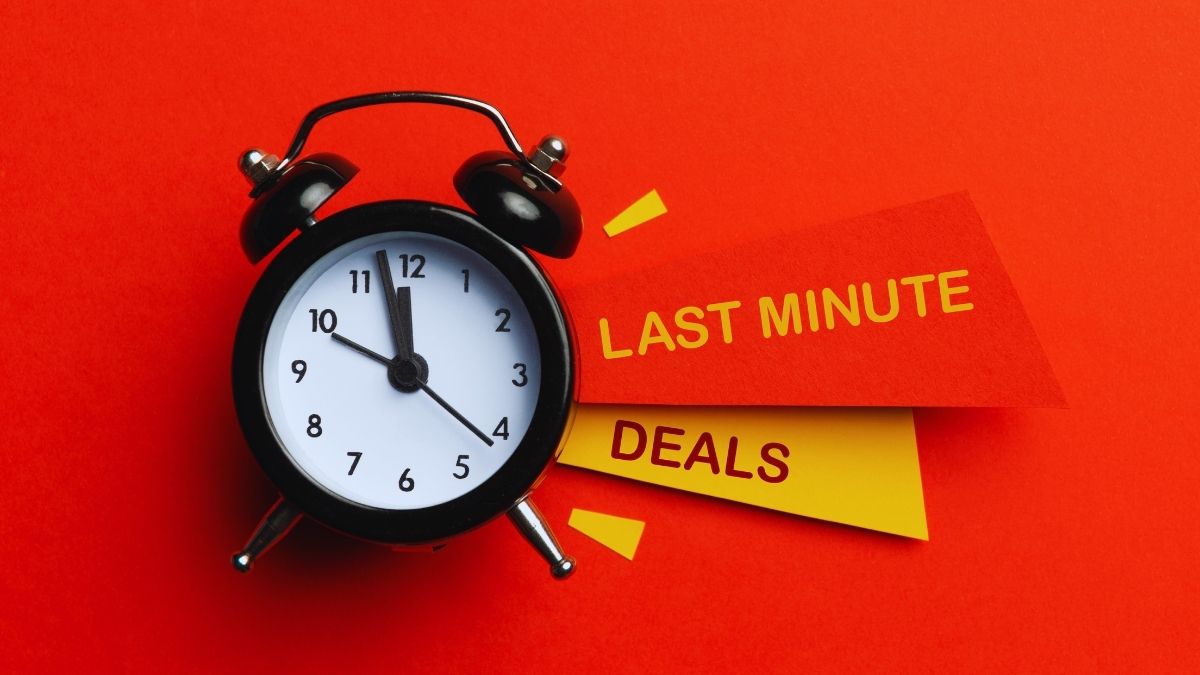 Waiting for the Last-Minute Deal