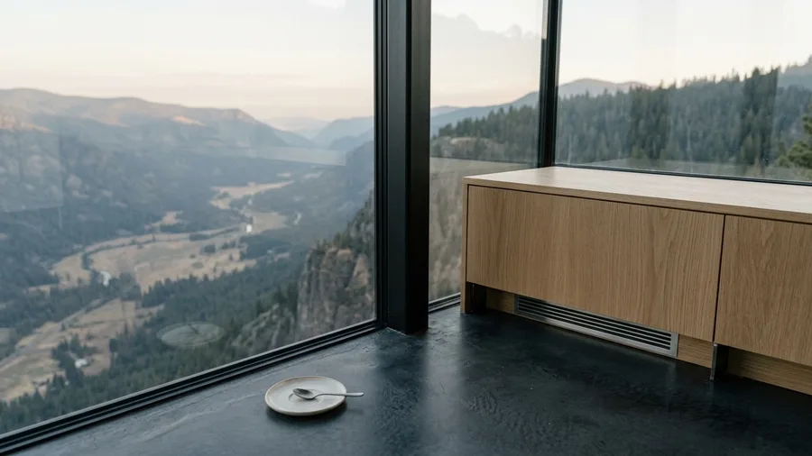 The Minimalist Glass Box Studio Facing the Valley