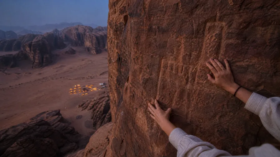Traverse Wadi Rum Sandstone Canyons