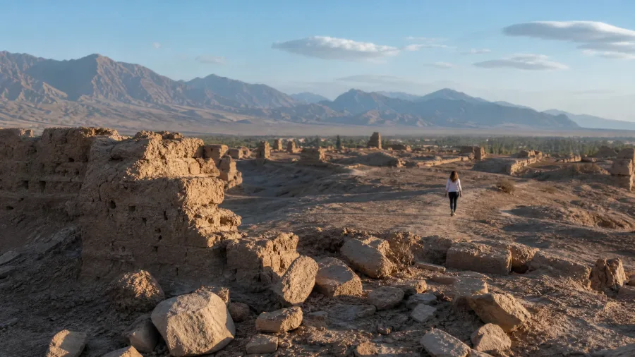 Navigate Taklamakan Desert Silk Road
