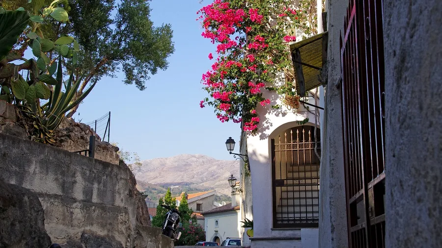 Italy's Depopulated Village Grants — Actual Cash, Real Conditions